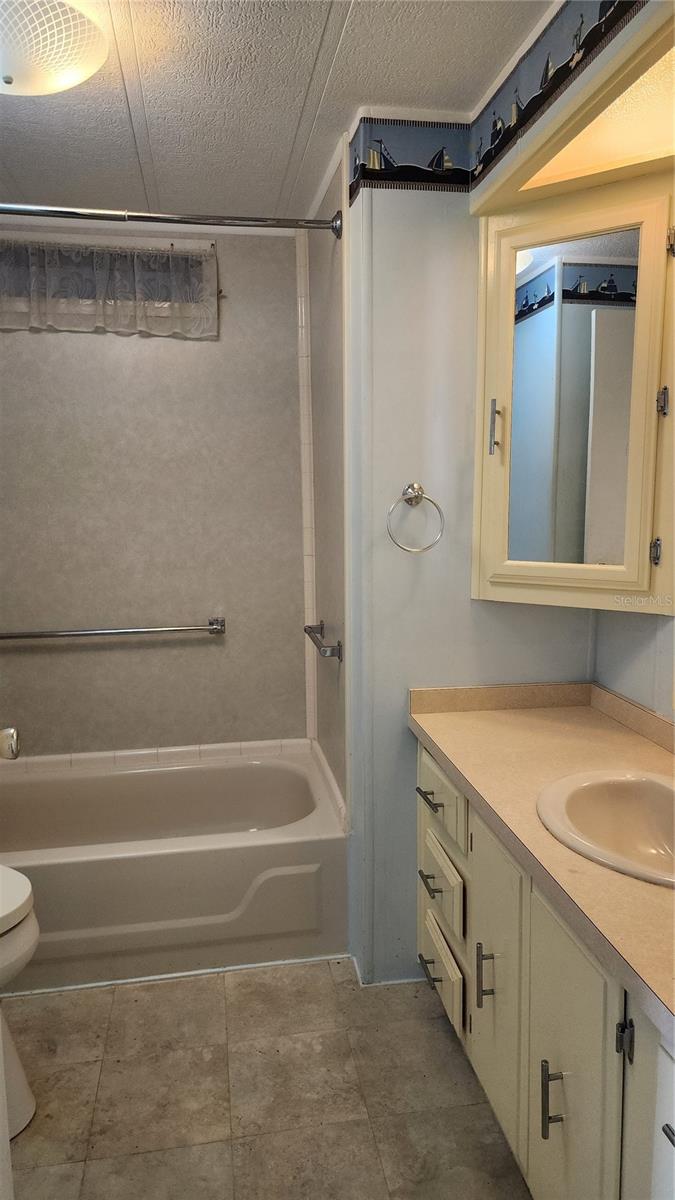 Image 21 of 37 For 15 Botany Bay Circle