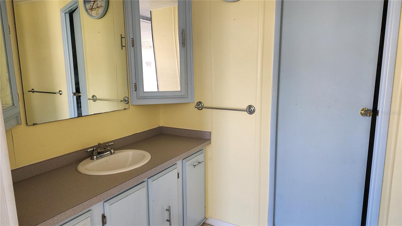 Image 22 of 37 For 15 Botany Bay Circle