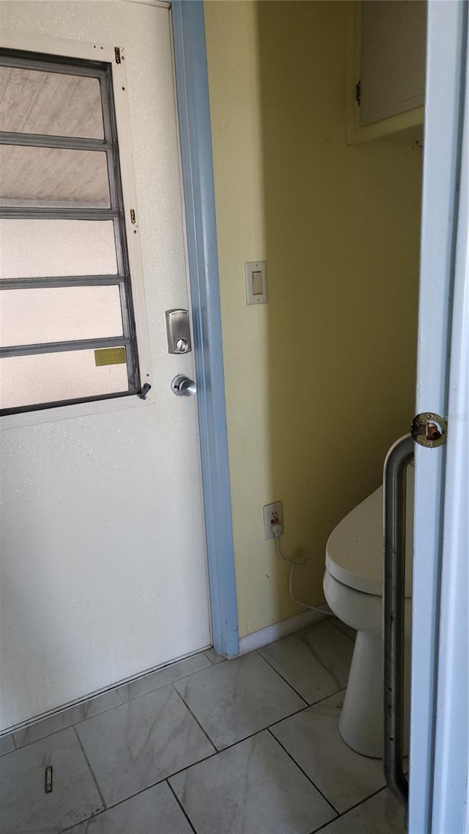 Image 23 of 37 For 15 Botany Bay Circle