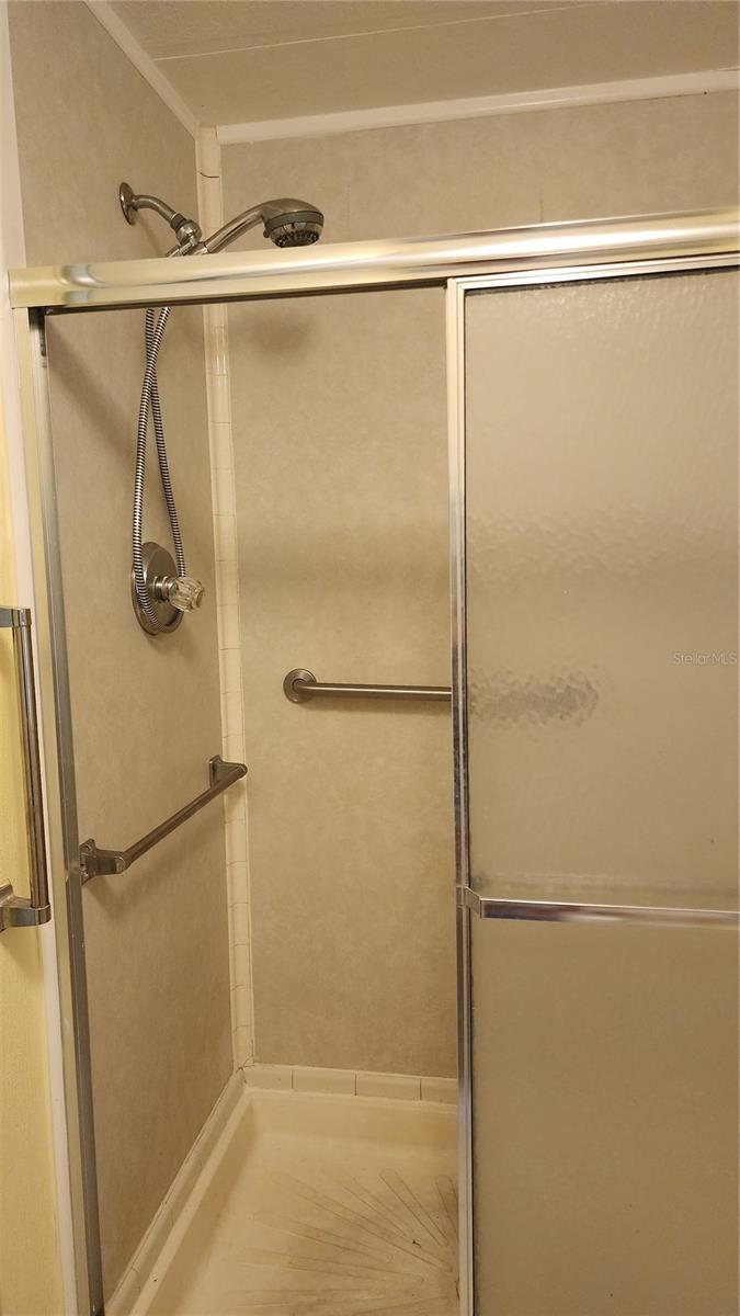 Image 24 of 37 For 15 Botany Bay Circle