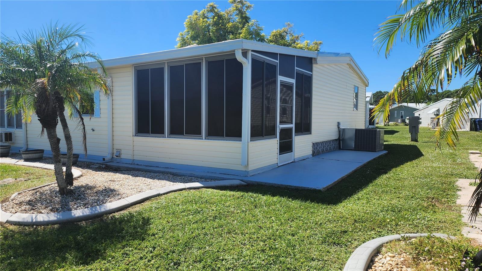 Image 27 of 37 For 15 Botany Bay Circle