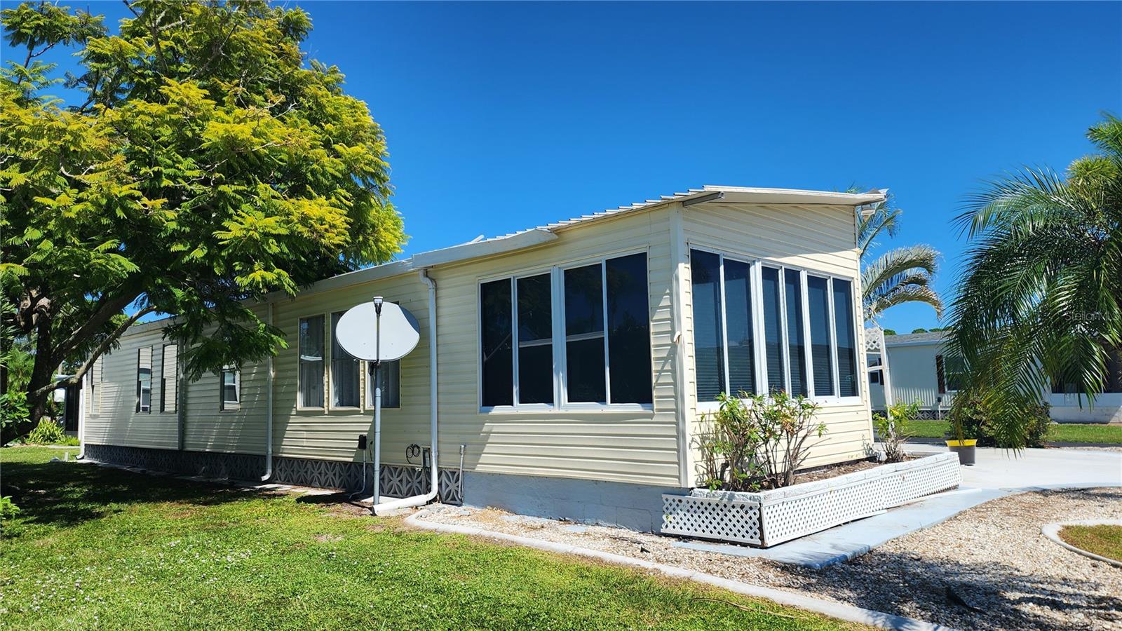 Image 28 of 37 For 15 Botany Bay Circle