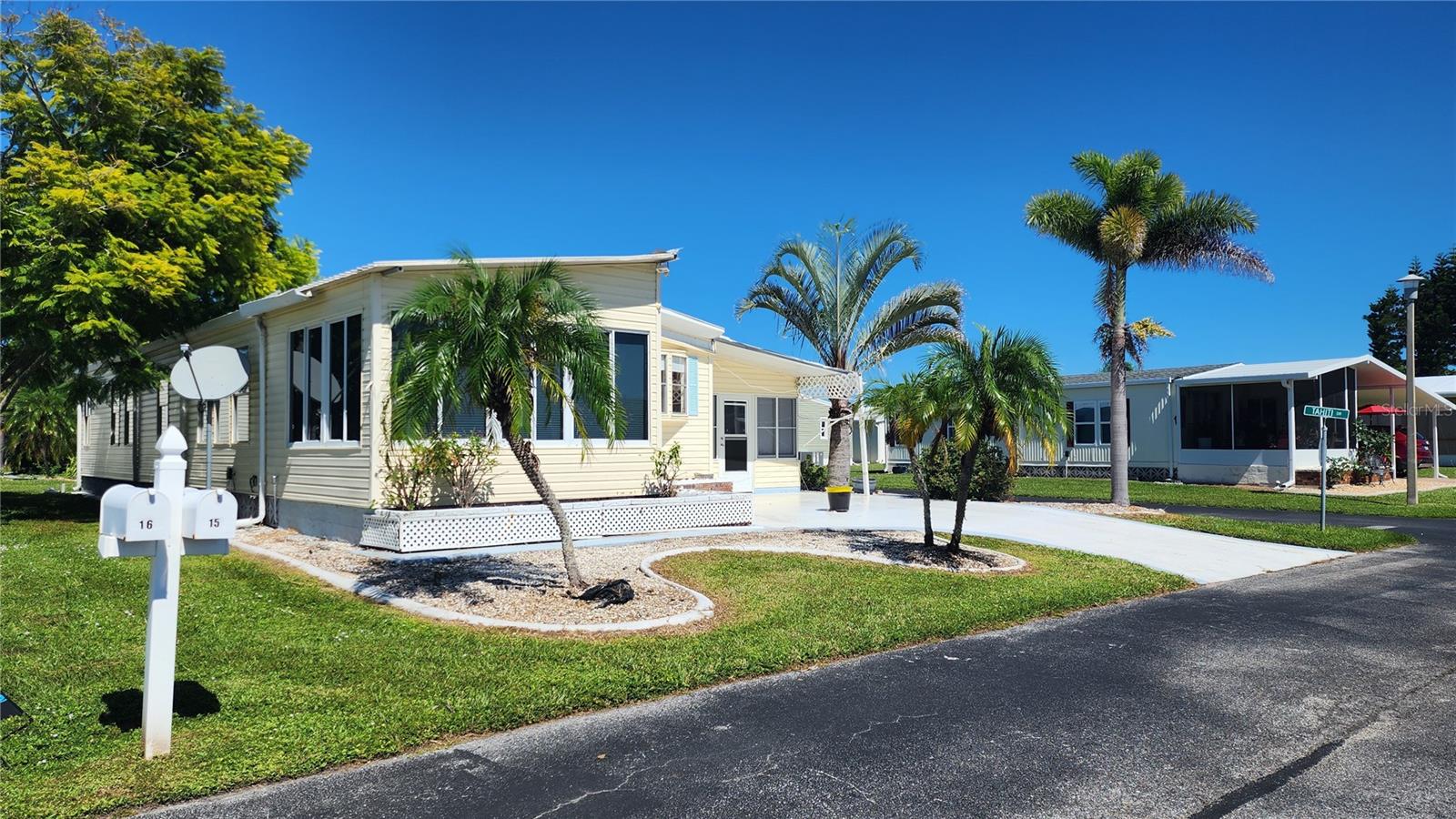 Image 3 of 37 For 15 Botany Bay Circle