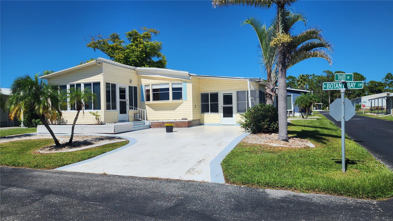 Image 4 of 37 For 15 Botany Bay Circle