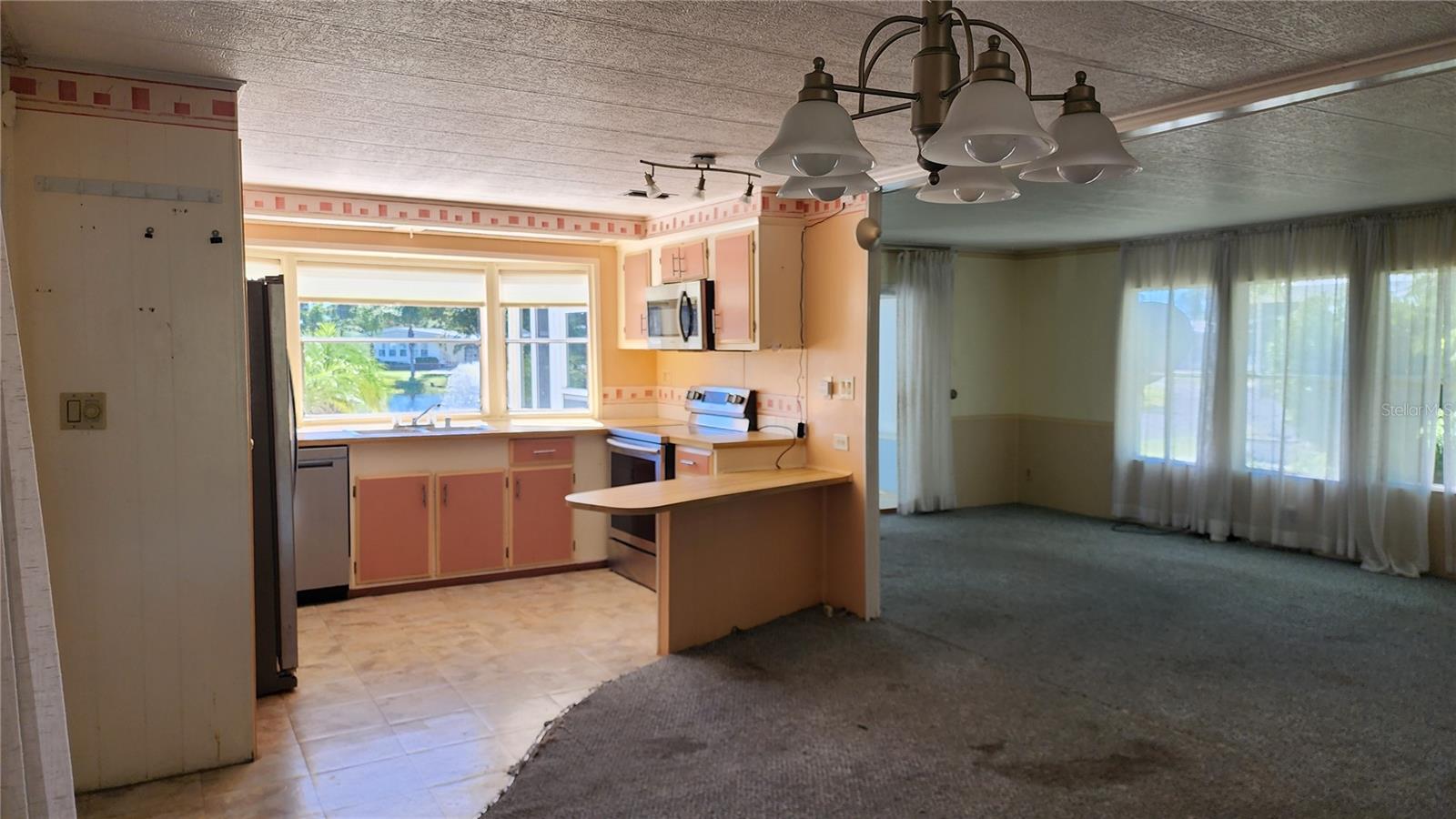 Image 9 of 37 For 15 Botany Bay Circle