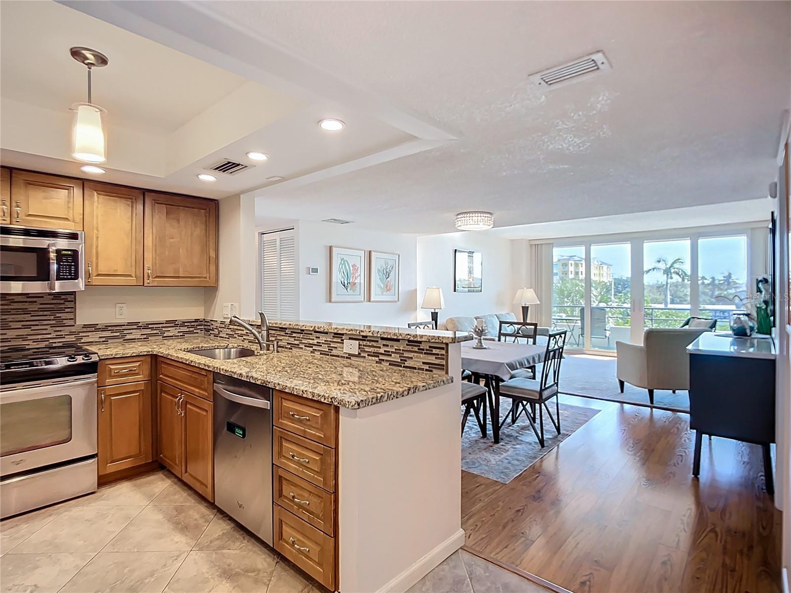 Image 15 of 64 For 6415 Midnight Pass Road 306