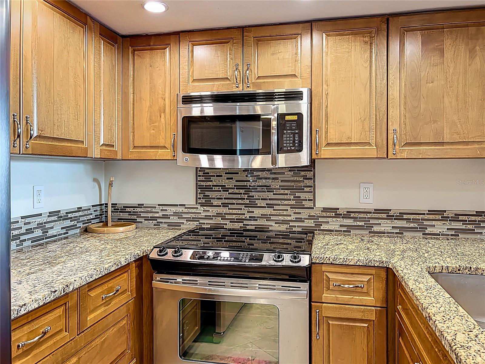 Image 16 of 64 For 6415 Midnight Pass Road 306