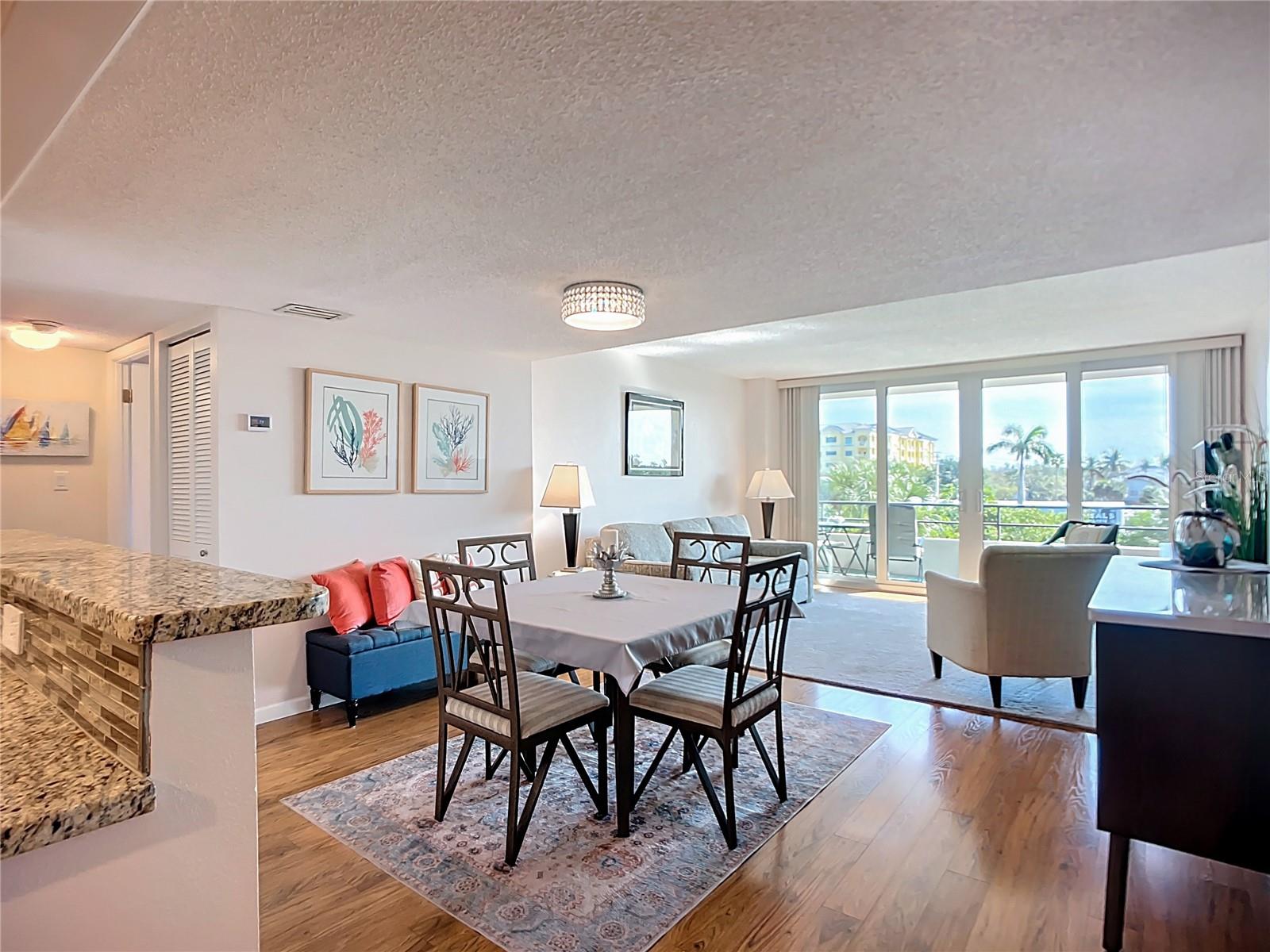 Image 18 of 64 For 6415 Midnight Pass Road 306