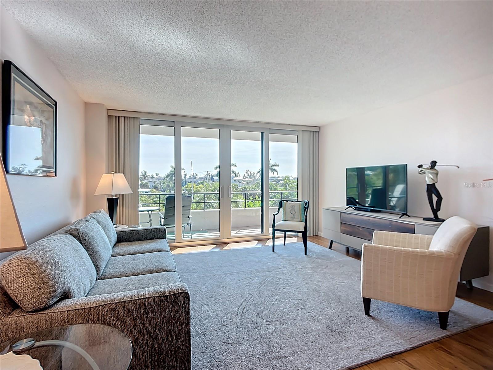 Image 23 of 64 For 6415 Midnight Pass Road 306