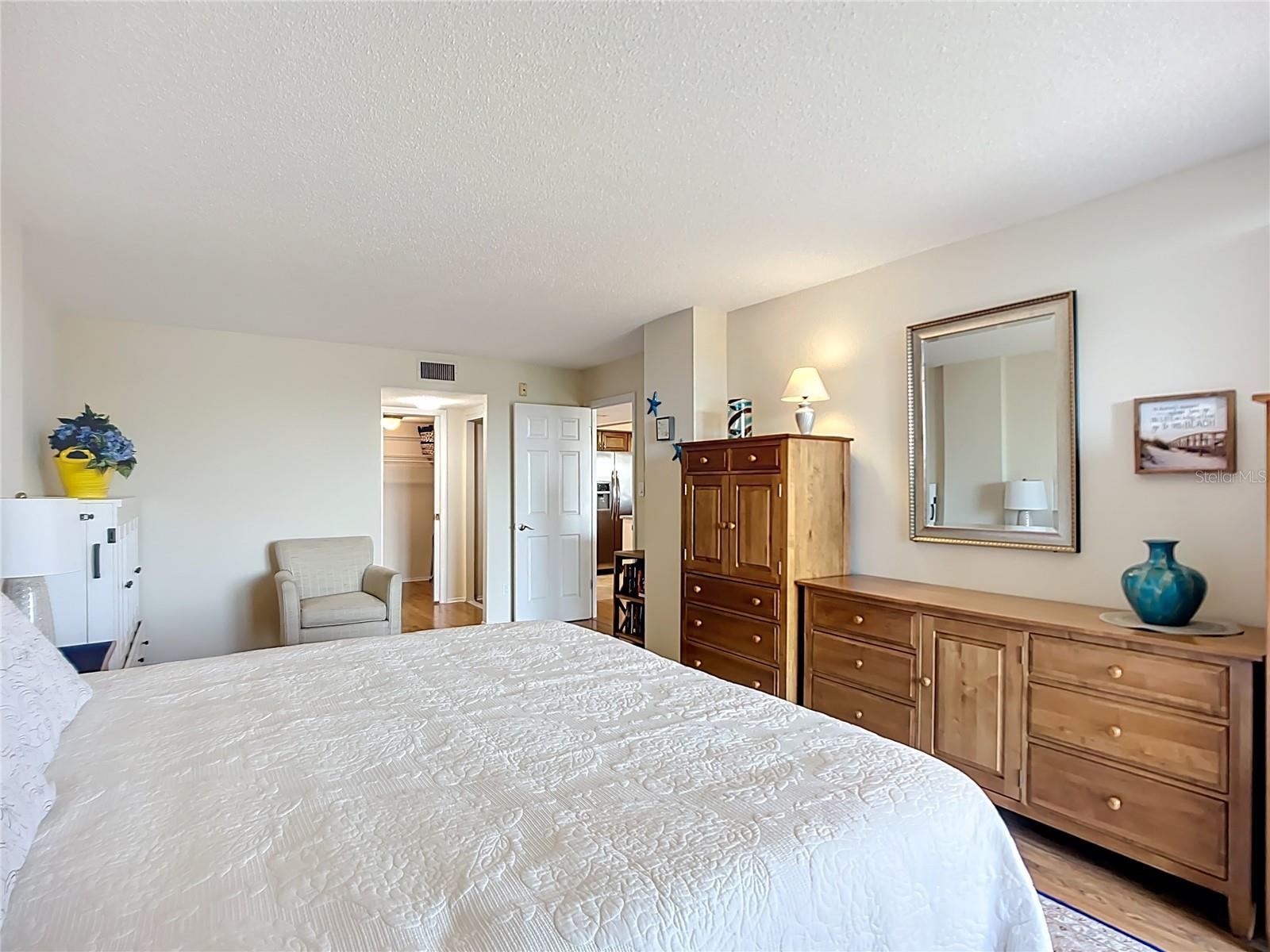 Image 25 of 64 For 6415 Midnight Pass Road 306