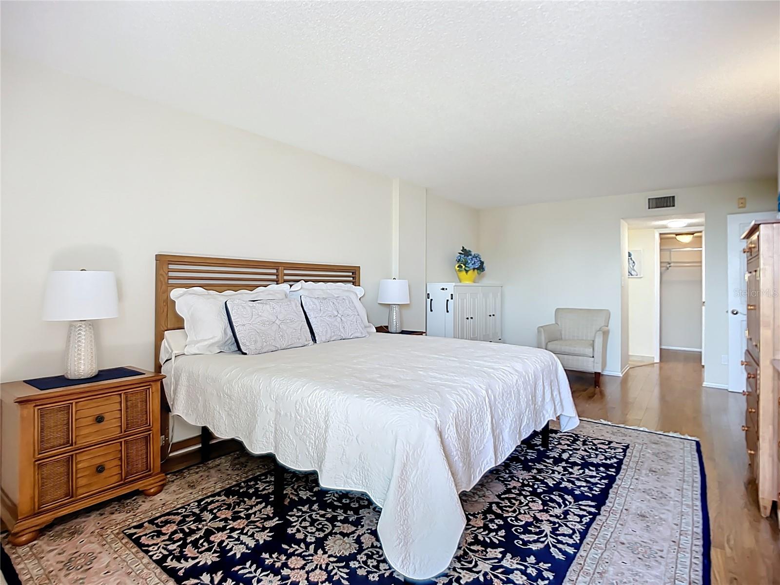 Image 26 of 64 For 6415 Midnight Pass Road 306