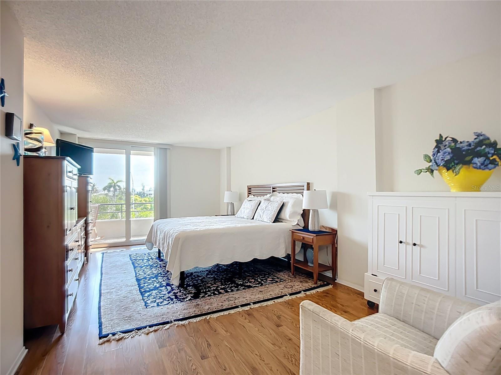 Image 27 of 64 For 6415 Midnight Pass Road 306