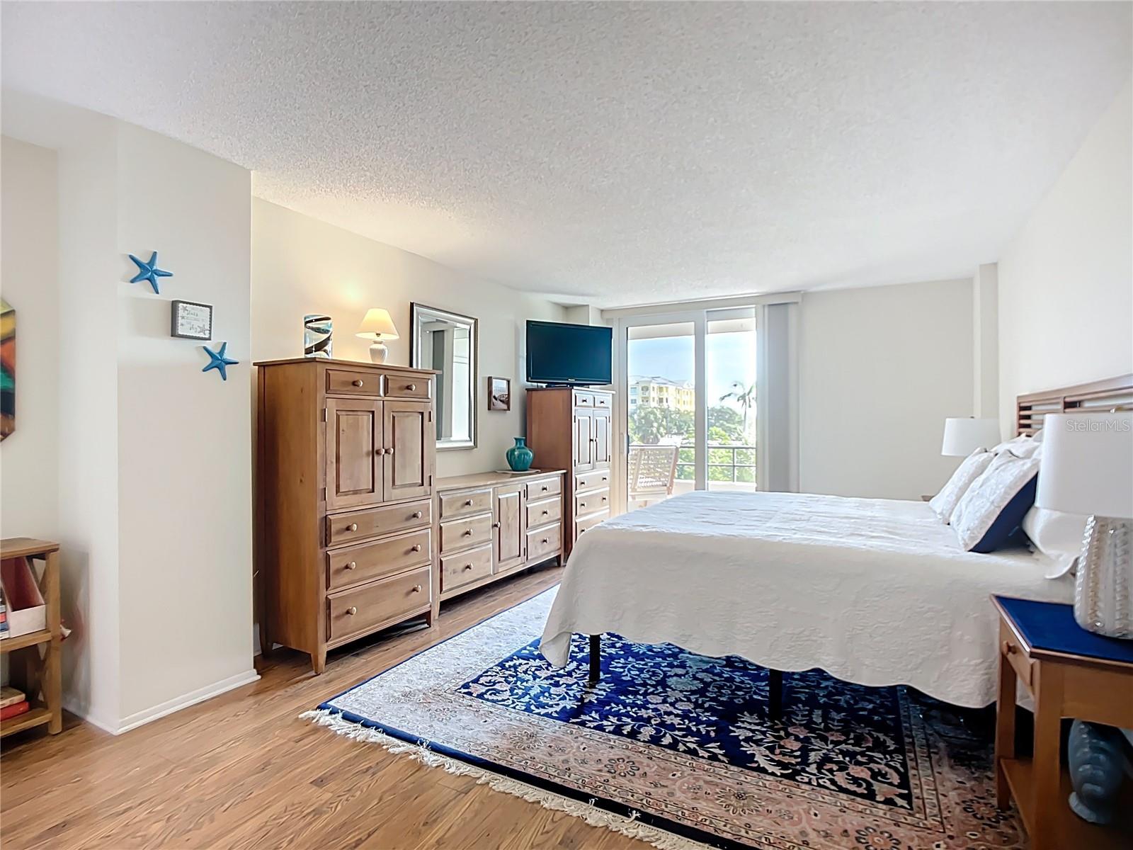 Image 28 of 64 For 6415 Midnight Pass Road 306