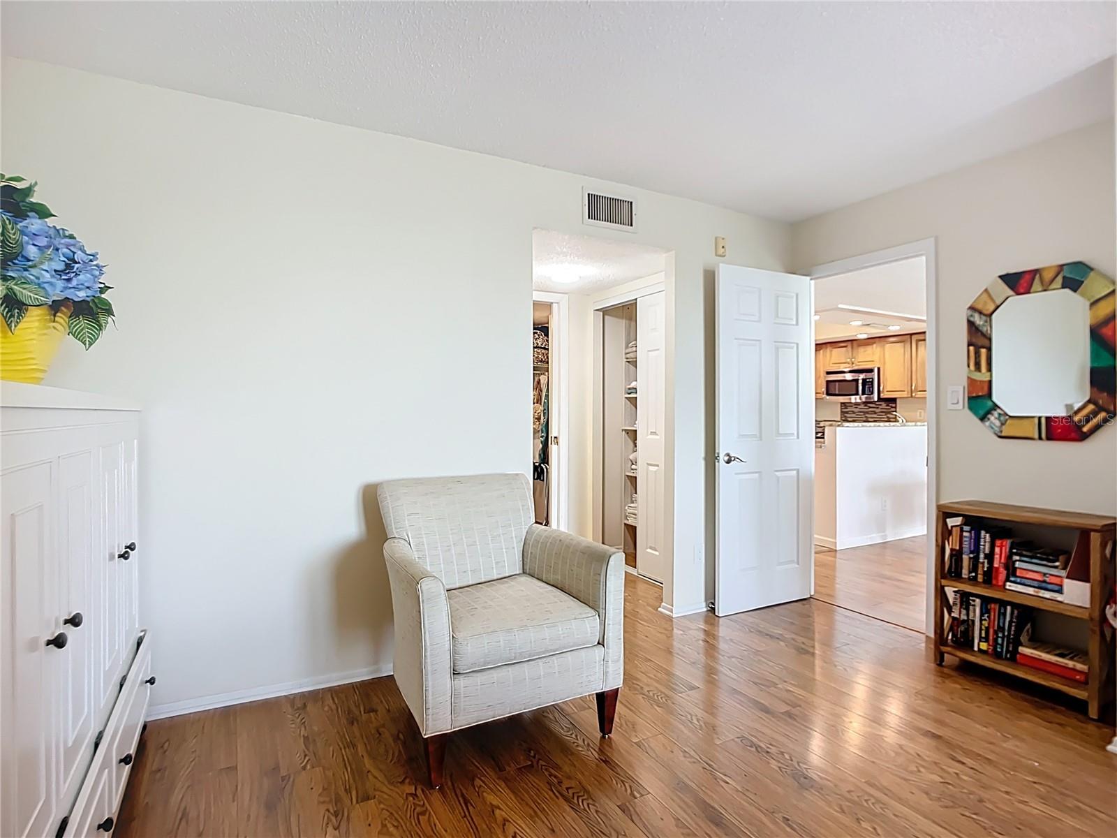 Image 29 of 64 For 6415 Midnight Pass Road 306