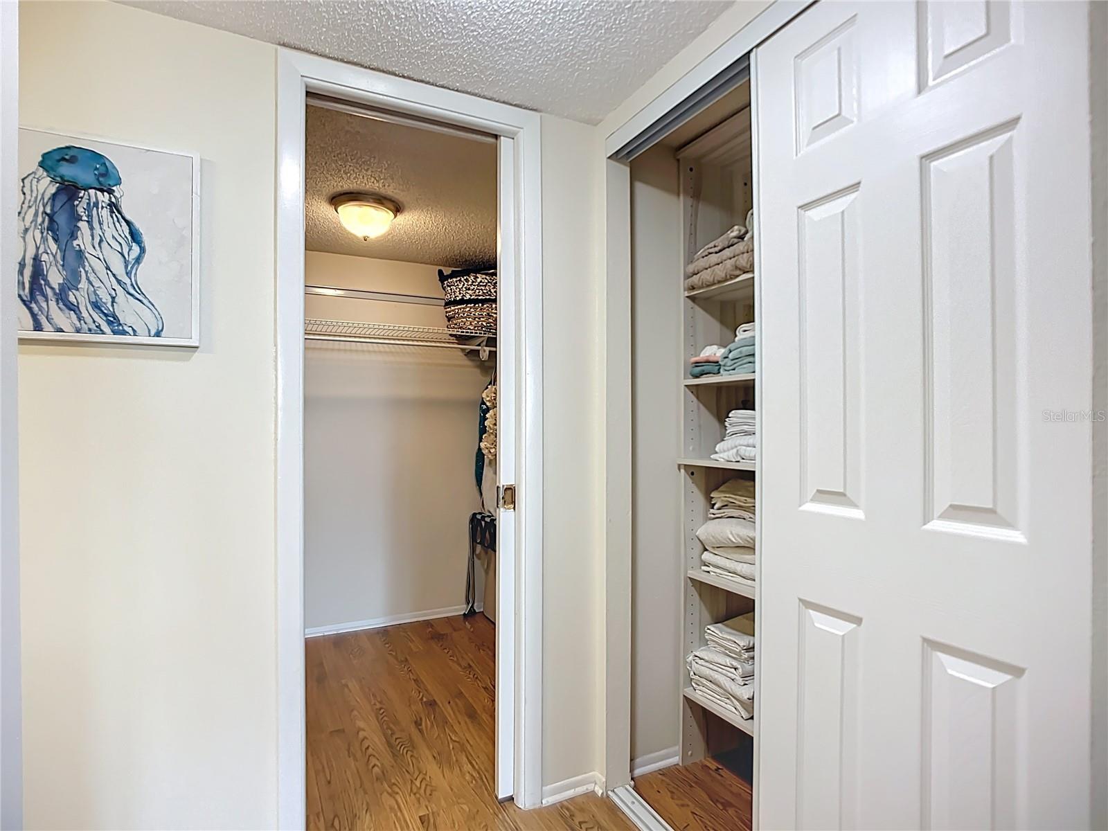 Image 32 of 64 For 6415 Midnight Pass Road 306