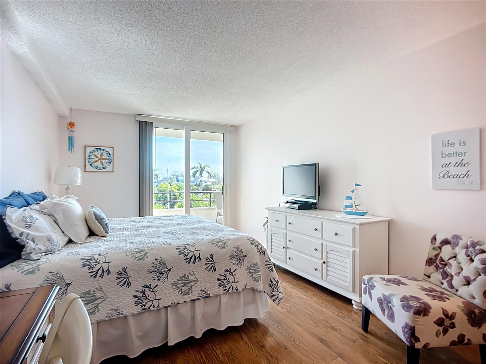 Image 35 of 64 For 6415 Midnight Pass Road 306