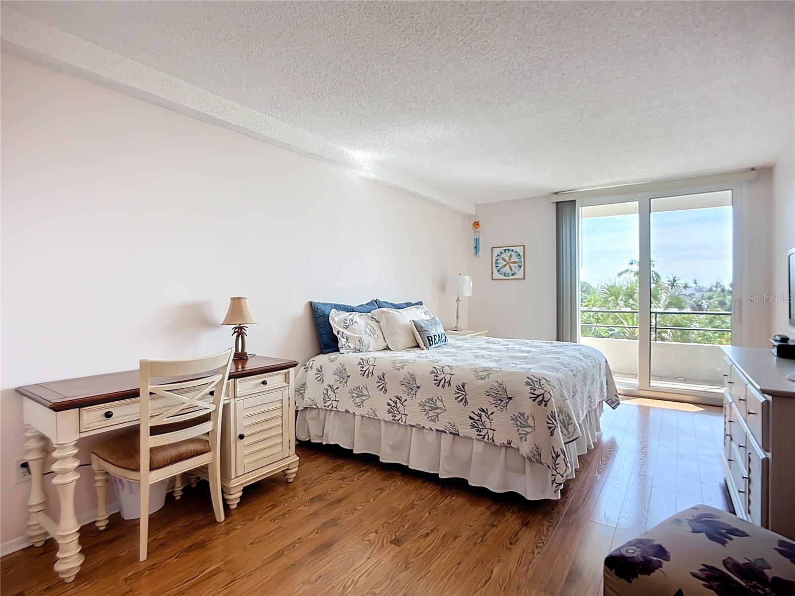 Image 36 of 64 For 6415 Midnight Pass Road 306