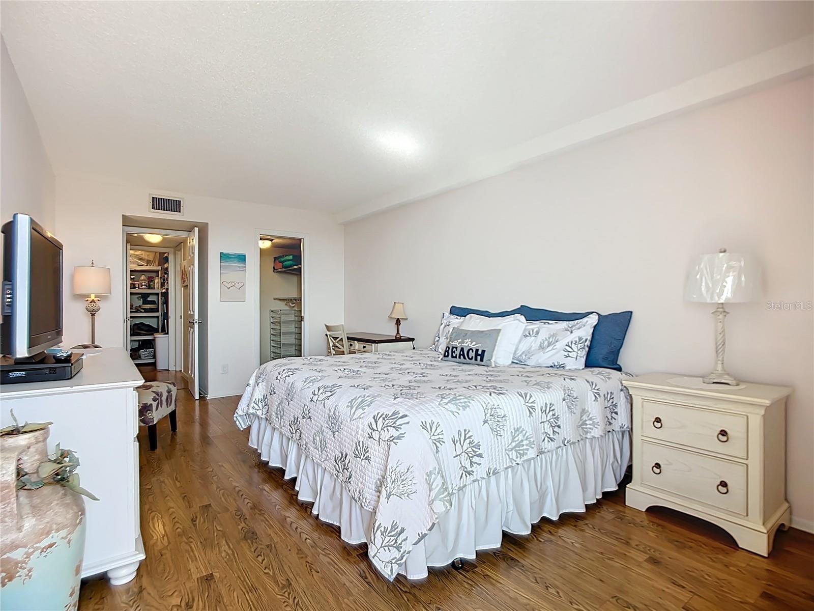 Image 37 of 64 For 6415 Midnight Pass Road 306