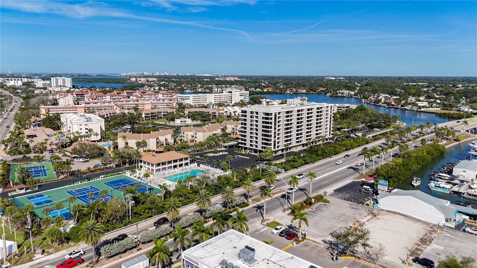 Image 4 of 64 For 6415 Midnight Pass Road 306