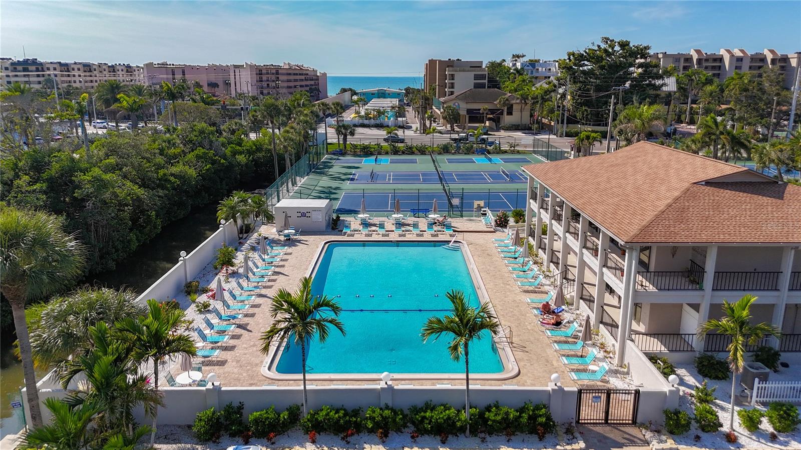 Image 51 of 64 For 6415 Midnight Pass Road 306