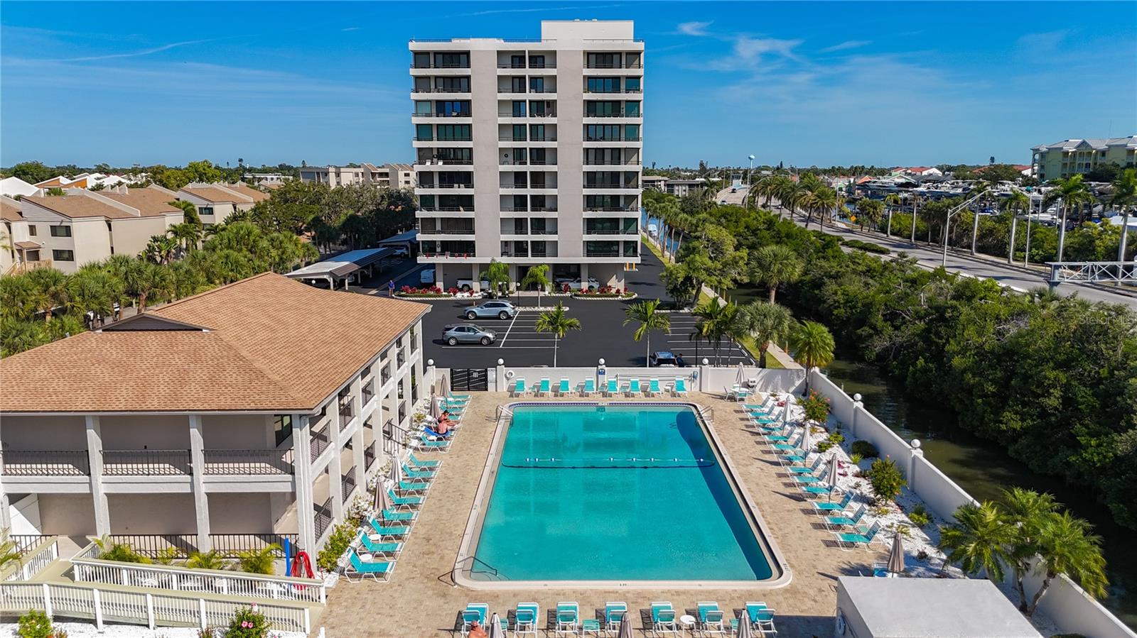 Image 53 of 64 For 6415 Midnight Pass Road 306