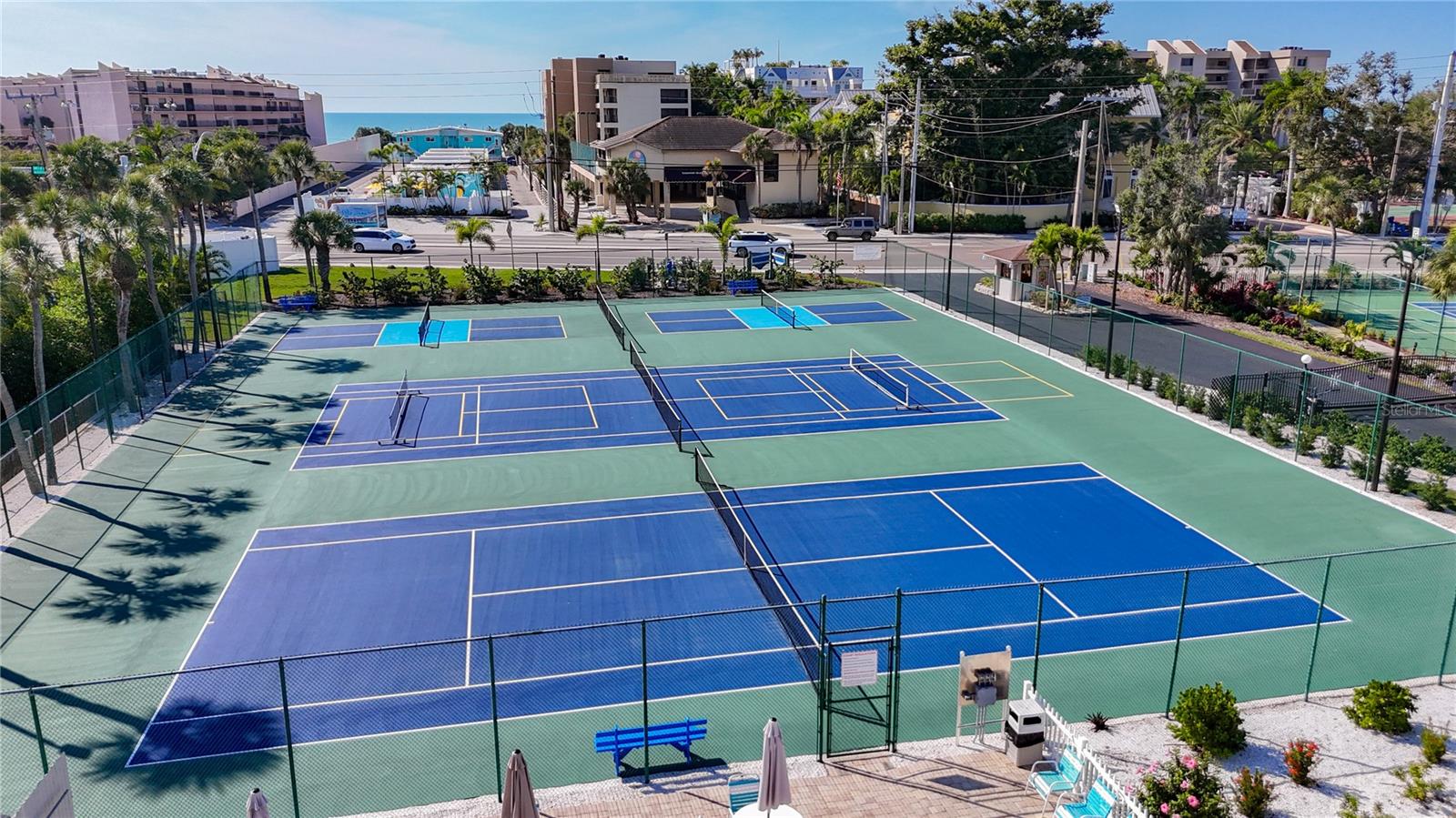 Image 54 of 64 For 6415 Midnight Pass Road 306