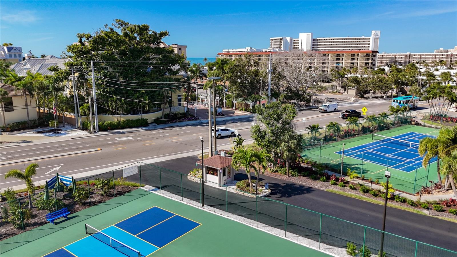 Image 55 of 64 For 6415 Midnight Pass Road 306