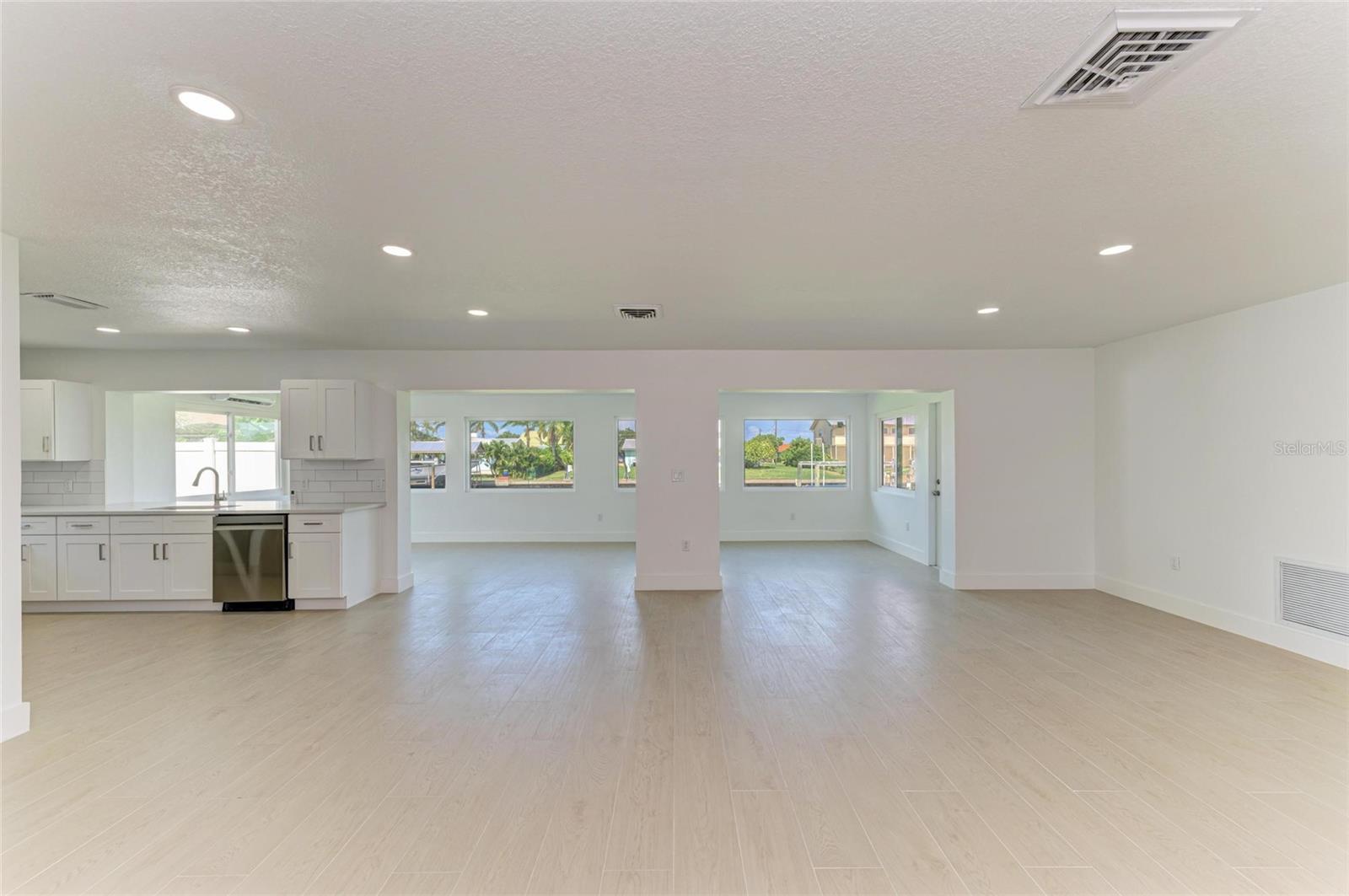 Image 10 of 51 For 4412 Dolphin Lane