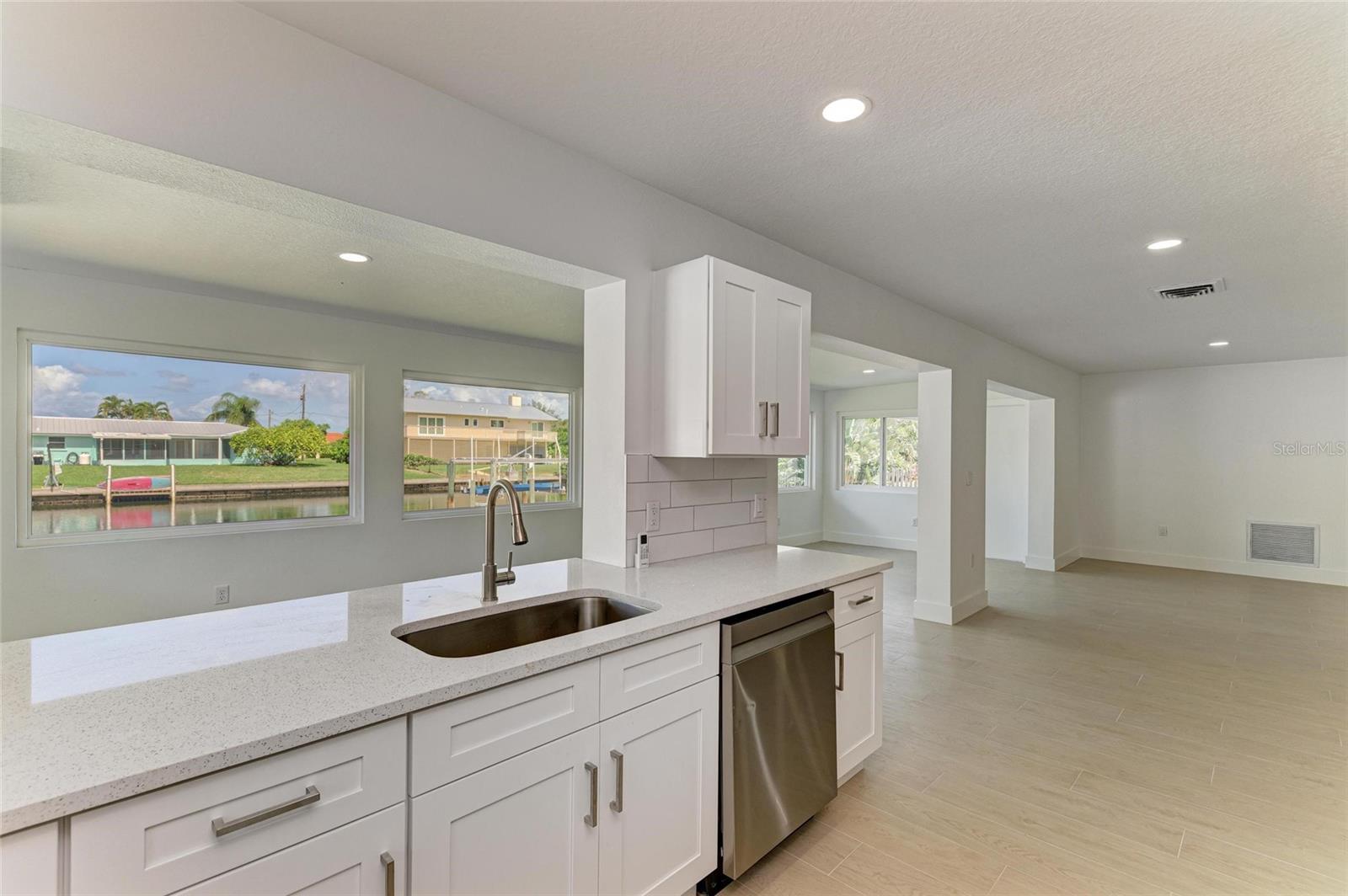 Image 15 of 51 For 4412 Dolphin Lane