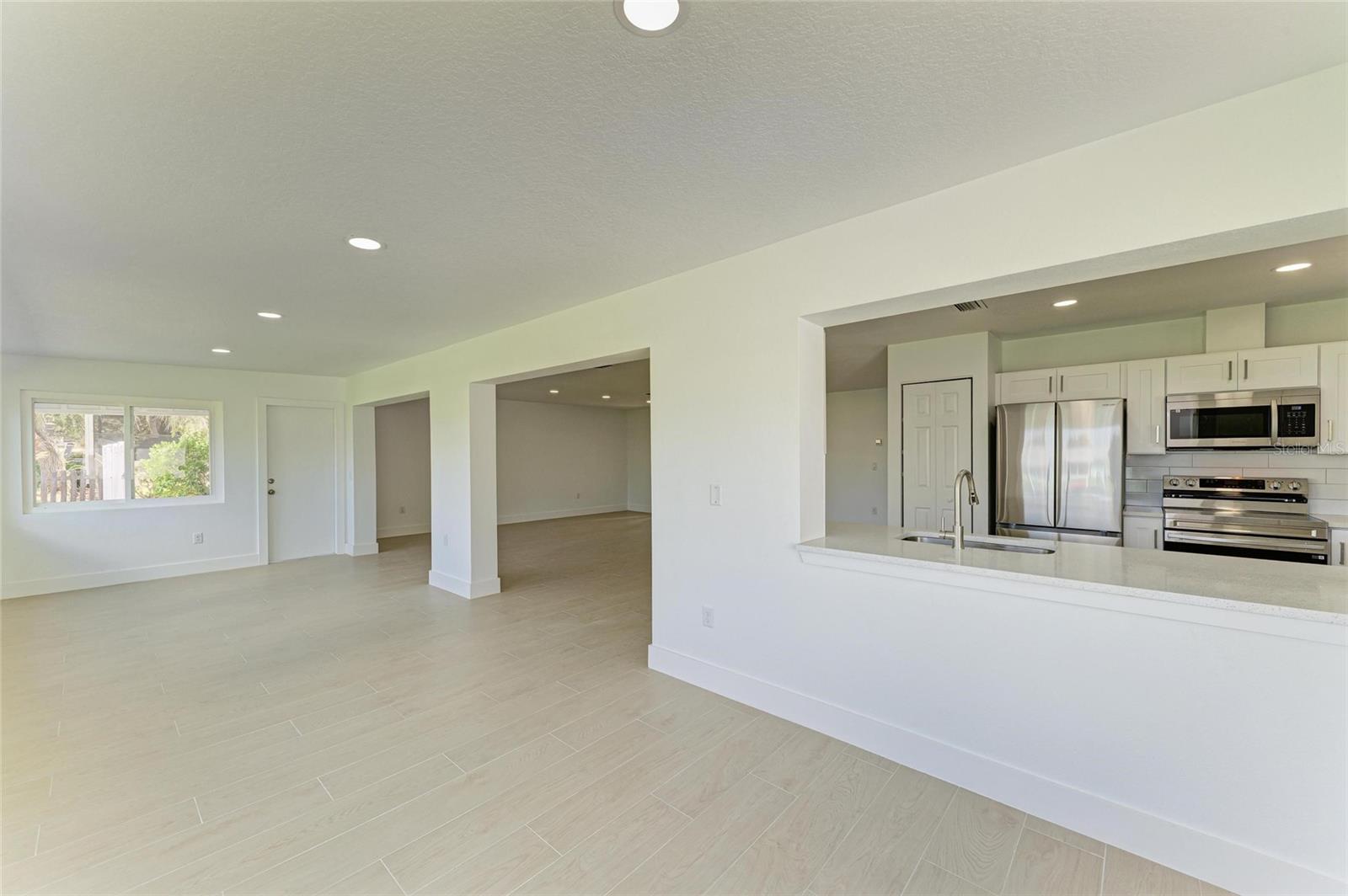 Image 17 of 51 For 4412 Dolphin Lane