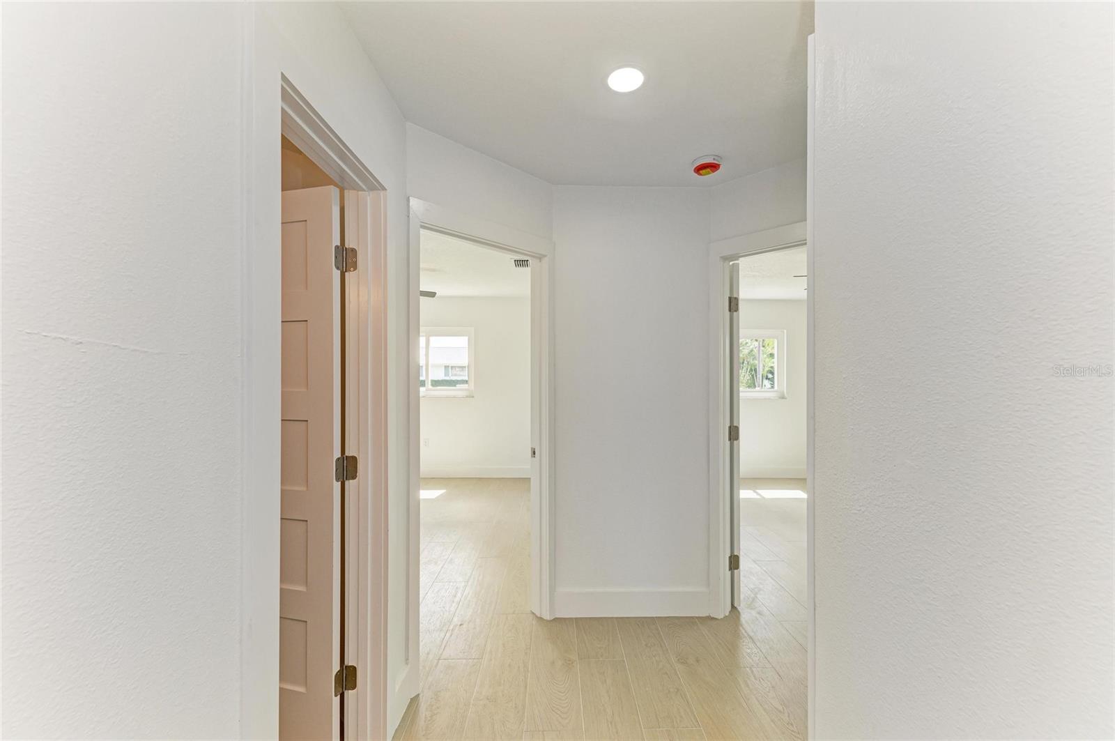 Image 21 of 51 For 4412 Dolphin Lane