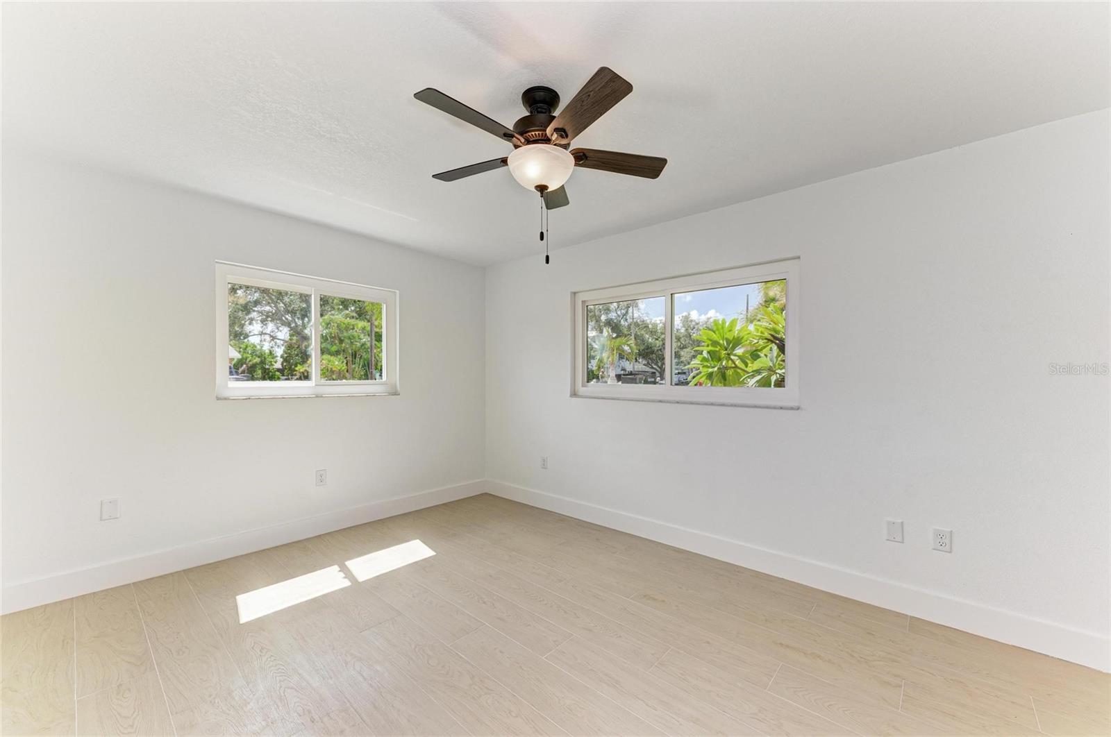 Image 22 of 51 For 4412 Dolphin Lane