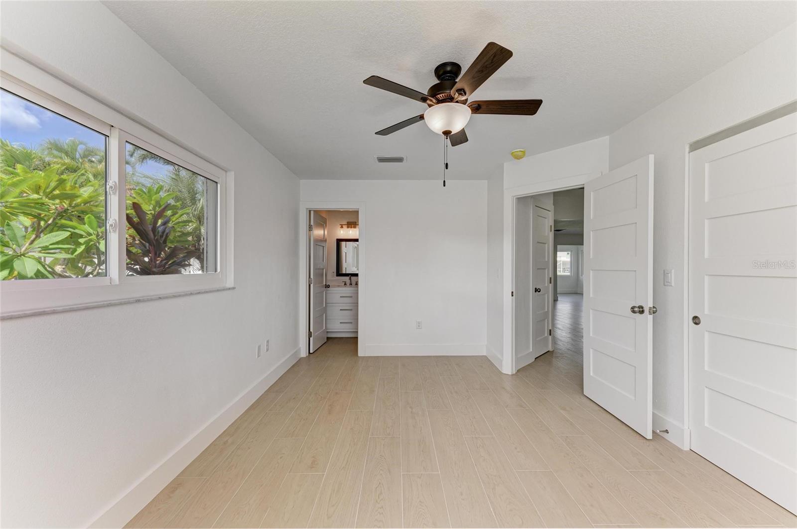 Image 24 of 51 For 4412 Dolphin Lane