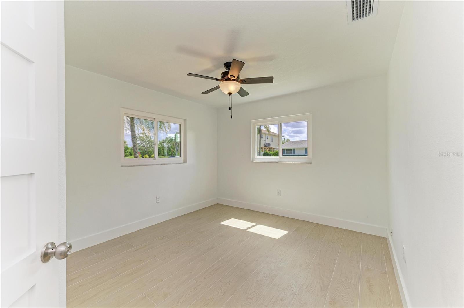 Image 28 of 51 For 4412 Dolphin Lane