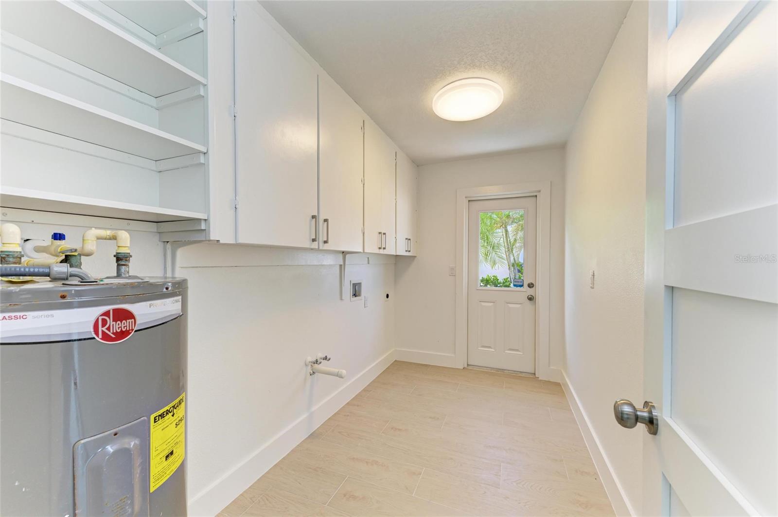 Image 30 of 51 For 4412 Dolphin Lane