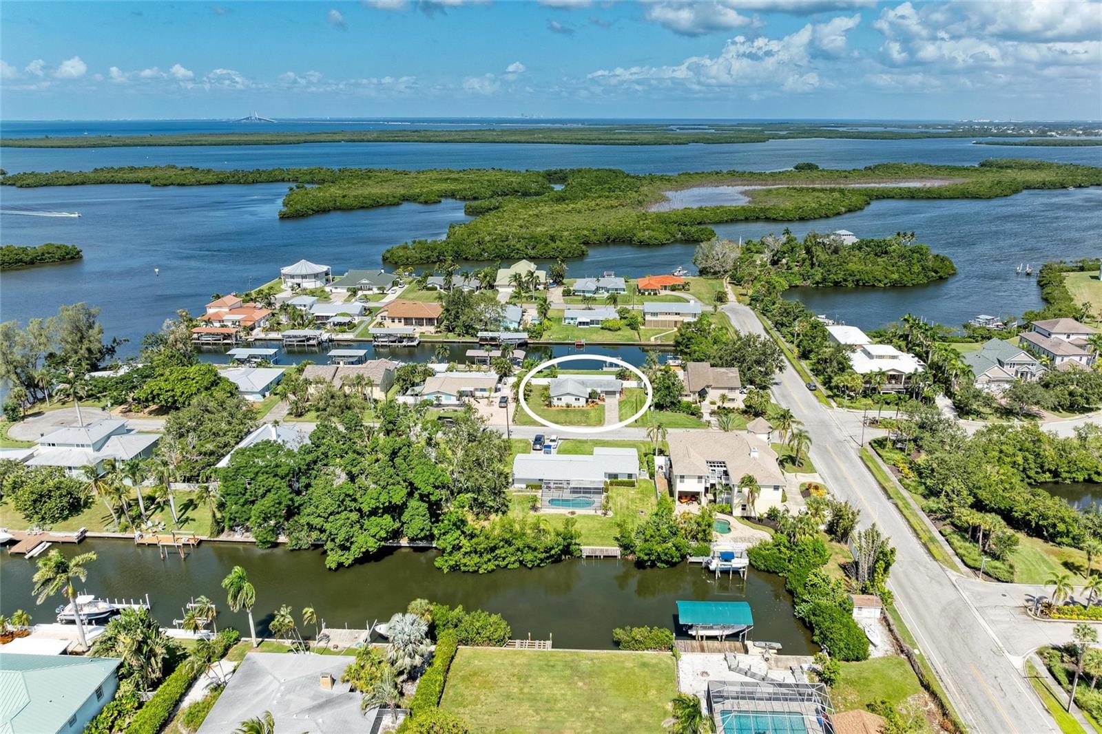 Image 31 of 51 For 4412 Dolphin Lane