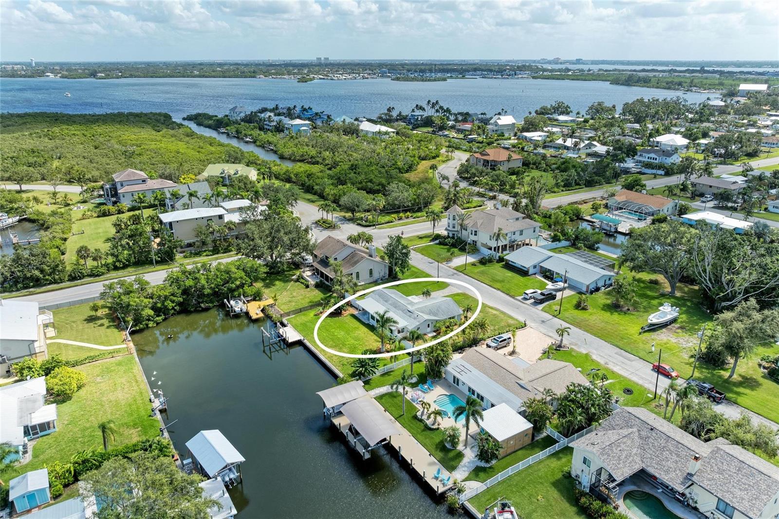 Image 32 of 51 For 4412 Dolphin Lane