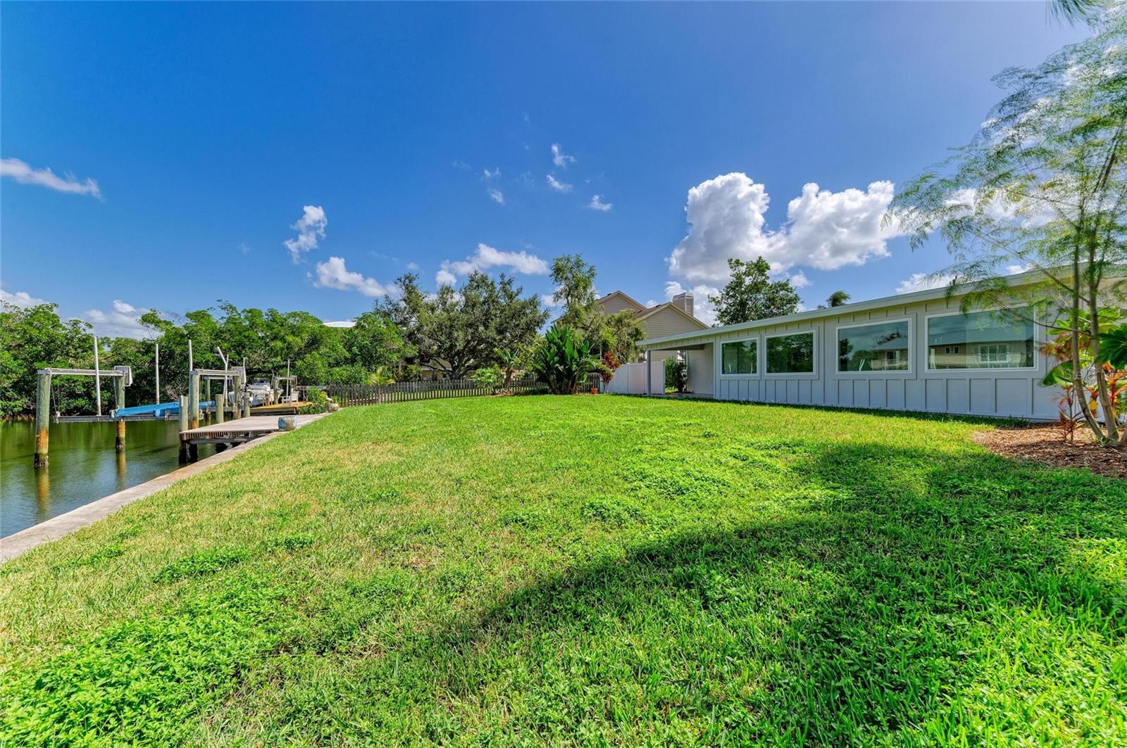 Image 36 of 51 For 4412 Dolphin Lane