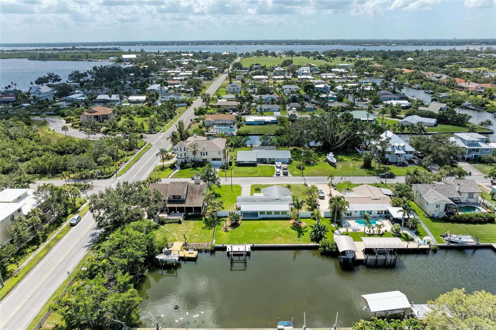 Image 44 of 51 For 4412 Dolphin Lane