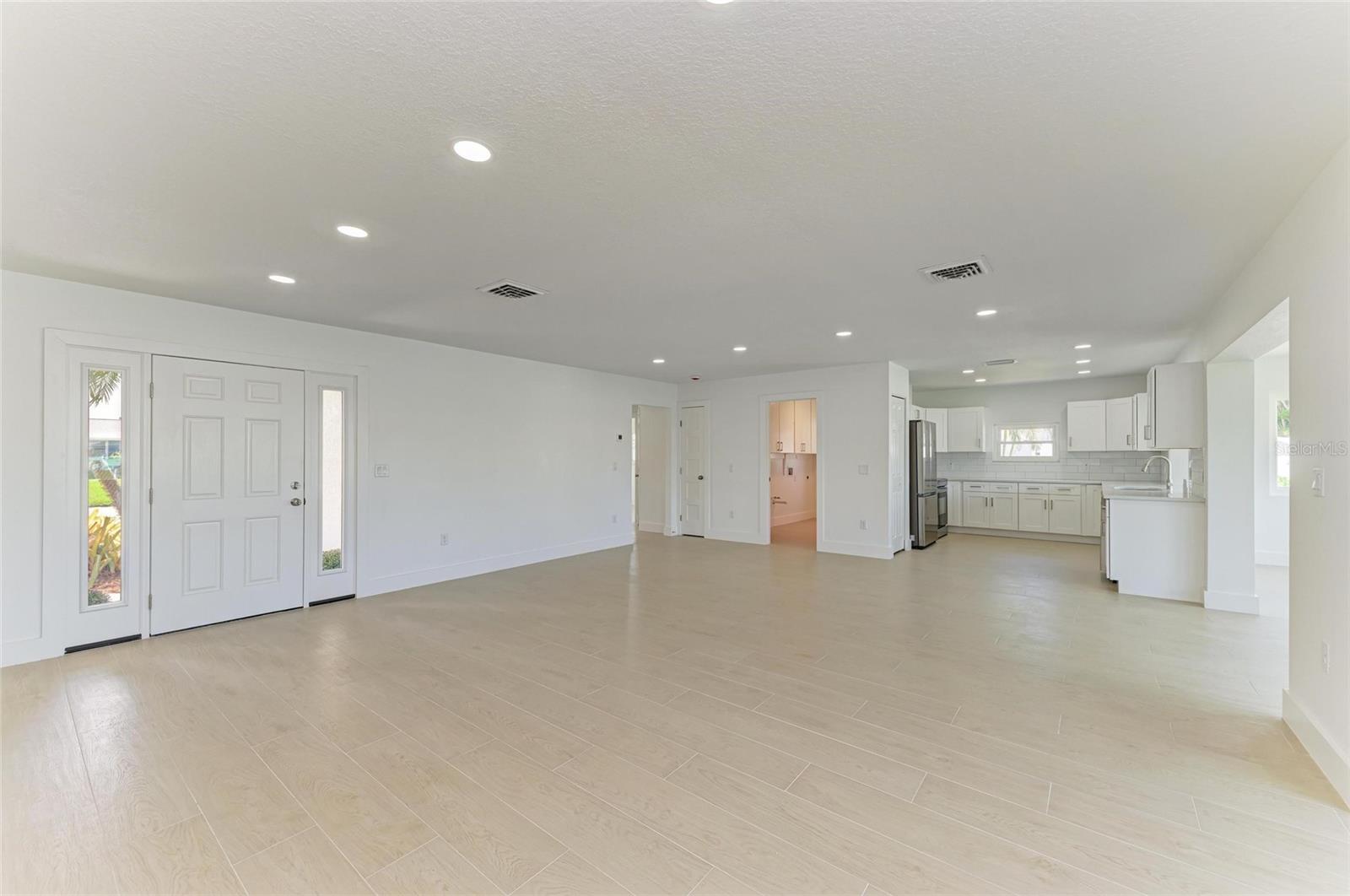 Image 9 of 51 For 4412 Dolphin Lane