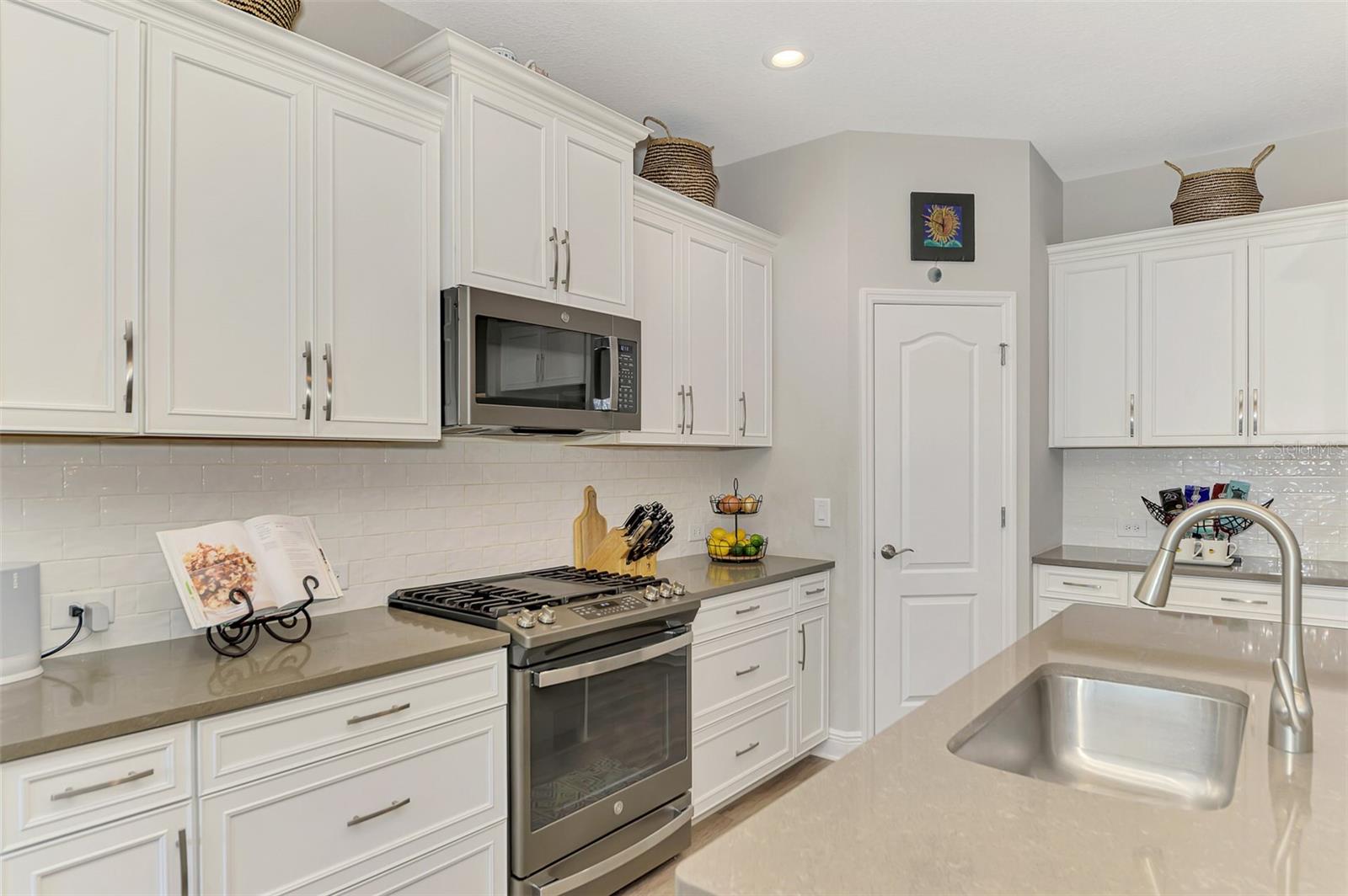 Image 20 of 68 For 284 Caserta Court