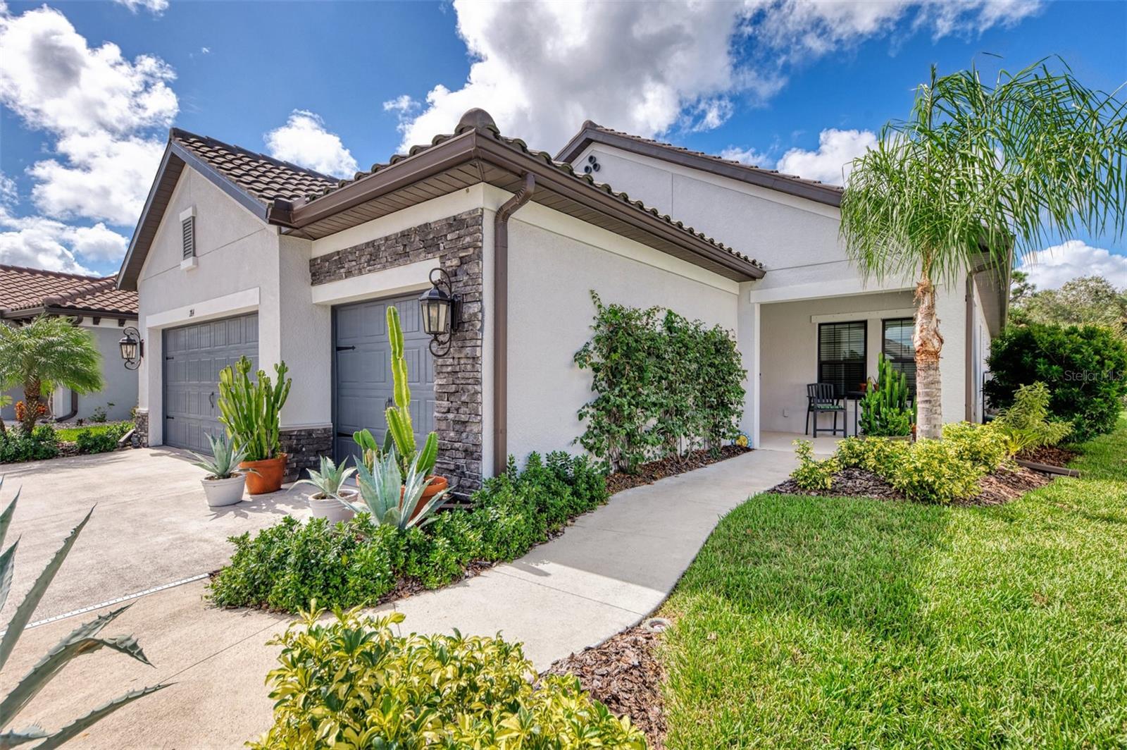 Image 4 of 68 For 284 Caserta Court