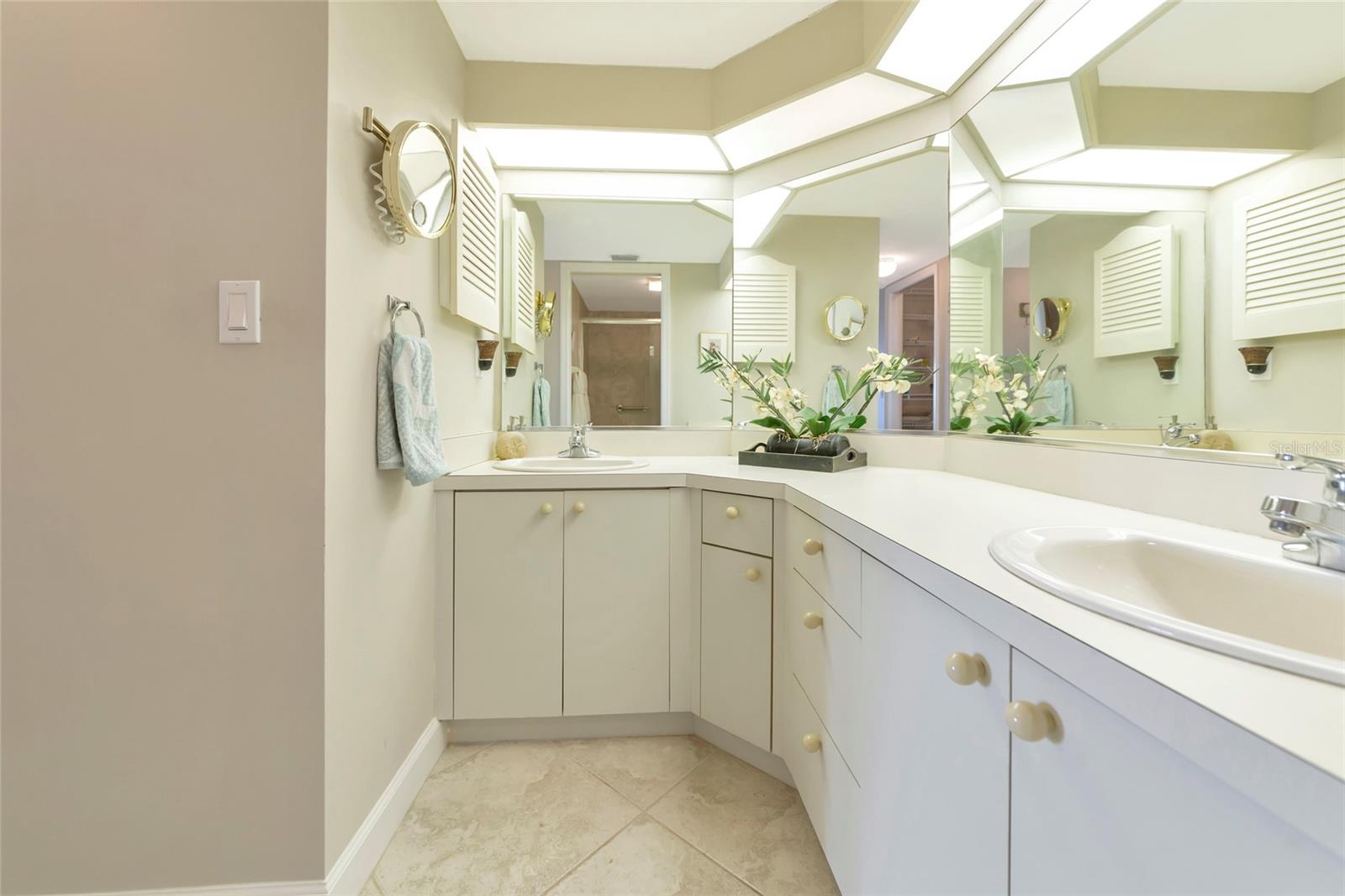 Image 34 of 52 For 1145 Edgewater Circle 1145