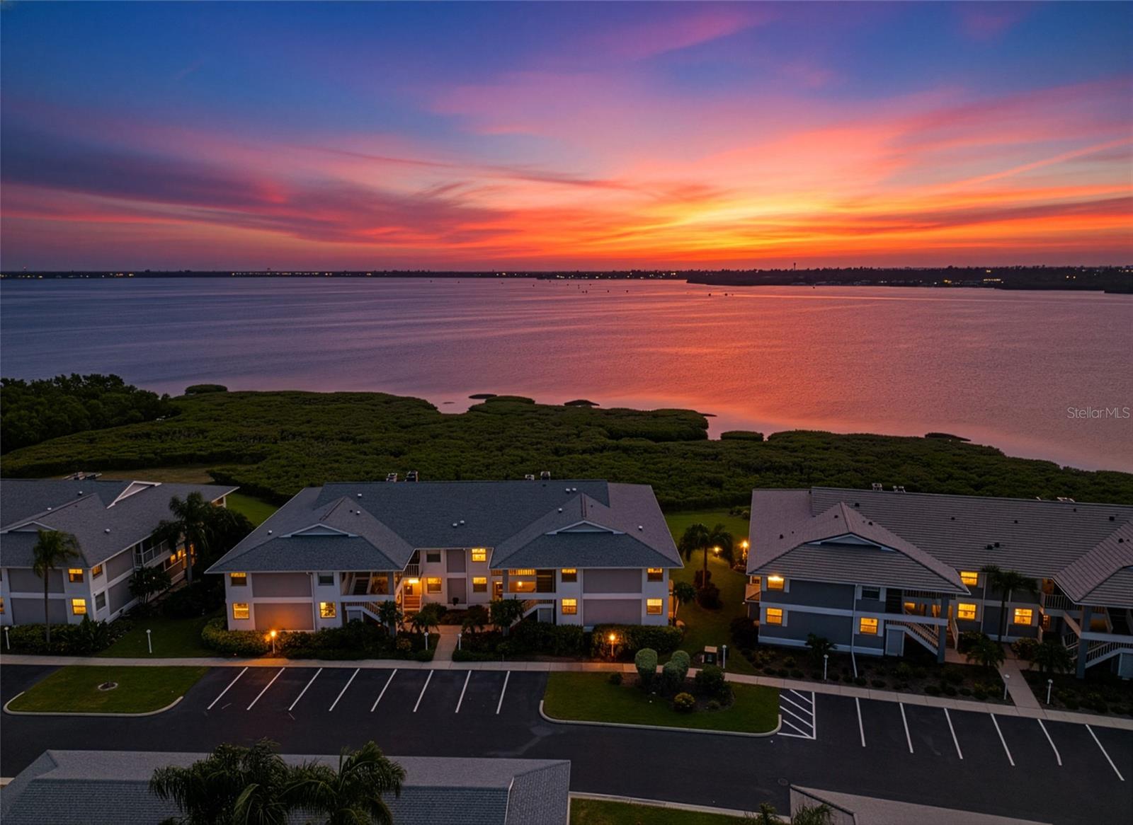 Image 4 of 52 For 1145 Edgewater Circle 1145