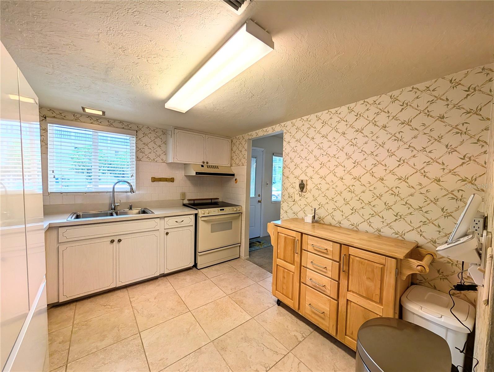 Image 3 of 34 For 2303 Sunset Drive H7