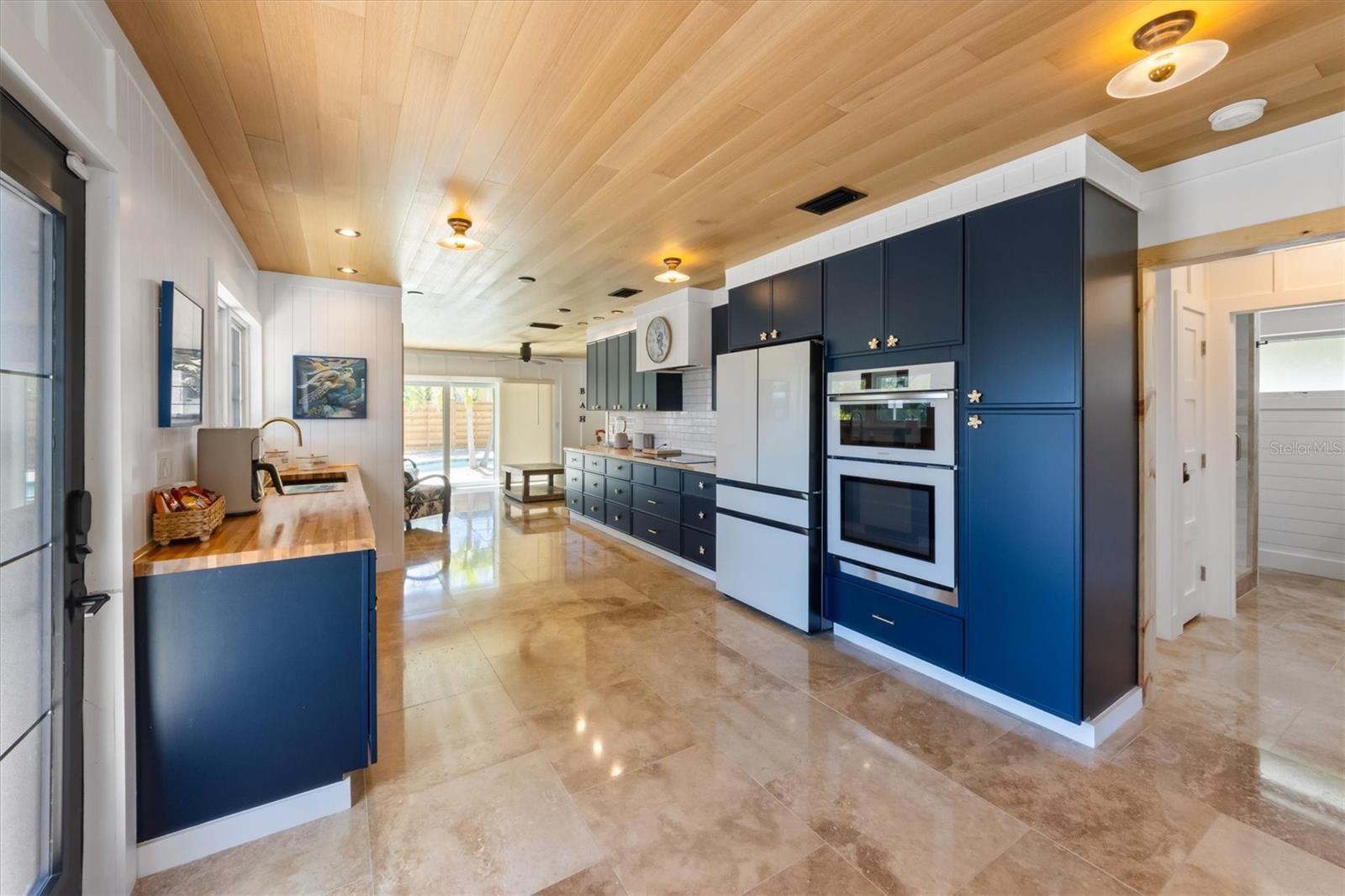 Image 12 of 43 For 412 Alamanda Road