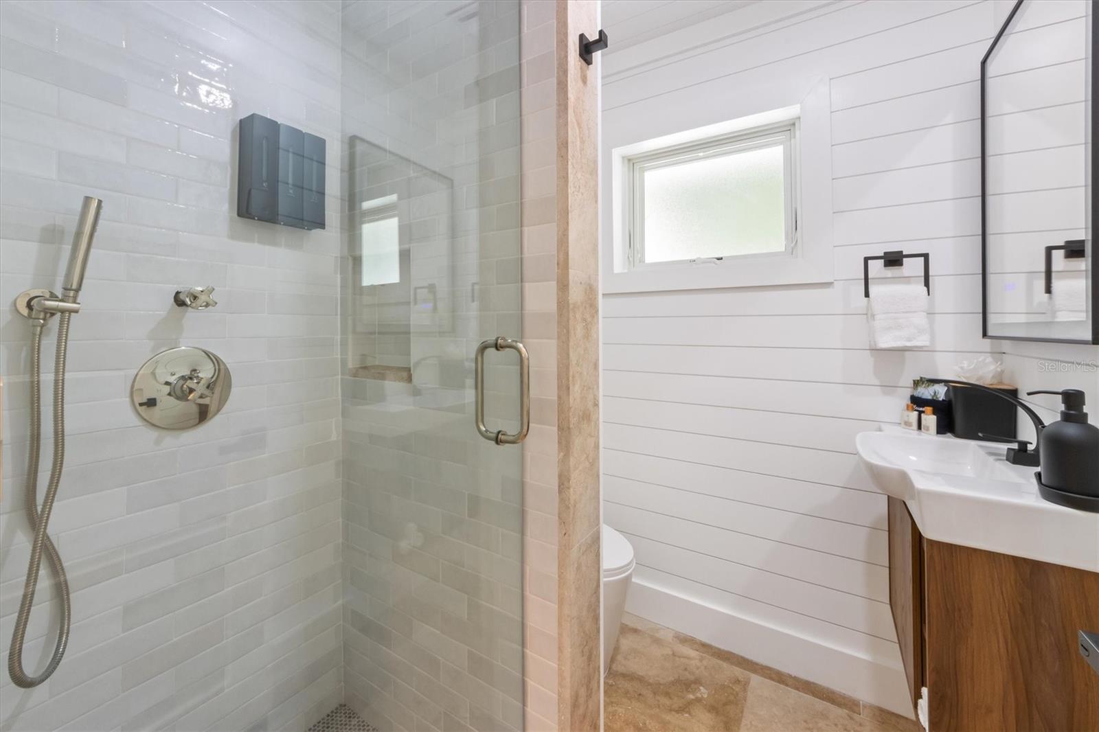 Image 21 of 43 For 412 Alamanda Road