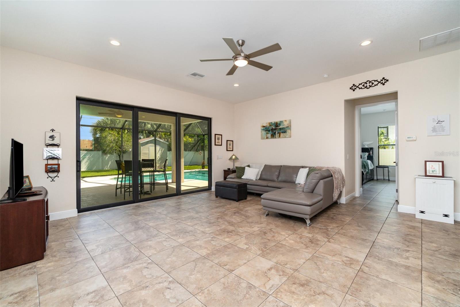 Image 9 of 23 For 3137 8th Avenue