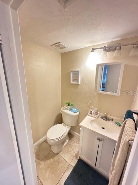 Image 9 of 16 For 323 Amherst Avenue 52