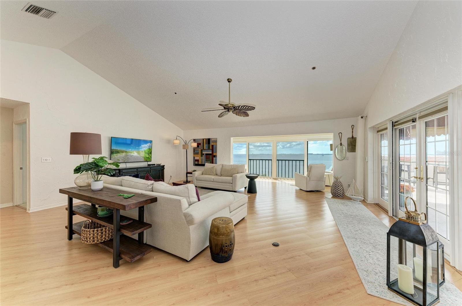 Image 17 of 64 For 4557 Bay Club Drive 4557